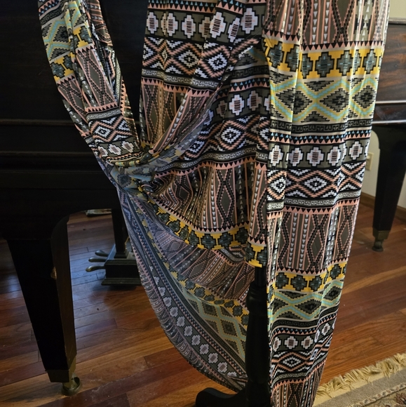 Woman's Plus Summer Aztec print dress. - Picture 2 of 4